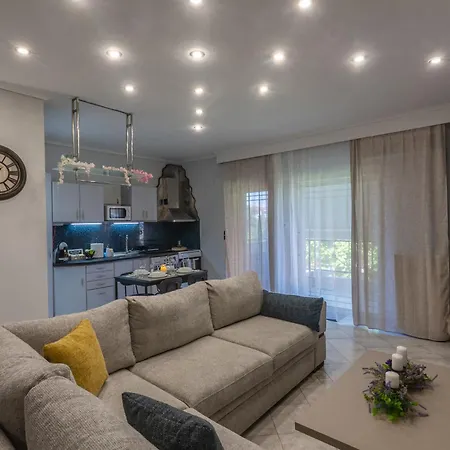 Elissavet Maison *